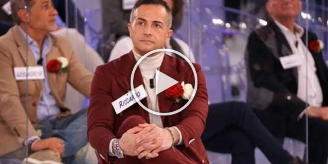 Uomini e Donne, anticipazioni 12 aprile 2023: Riccardo Guarnieri fa la spia e in studio scoppia il caos