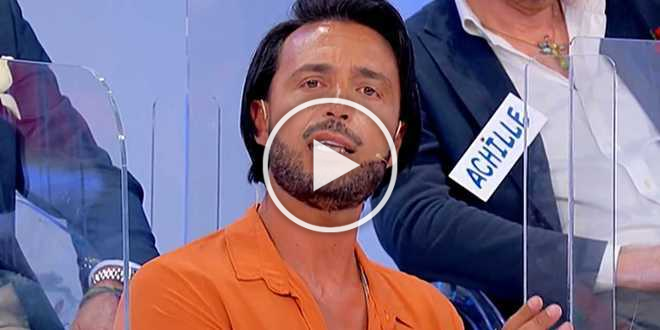 Uomini e Donne, Armando Incarnato deriso sui social per la sua acconciatura: lui risponde furioso