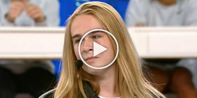 Amici 22, Aron in lacrime:” Sono qui per aiutare i miei genitori”