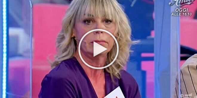 Uomini e Donne, anche Aurora Tropea fatta fuori: c’entrano le minacce a Gianni Sperti?