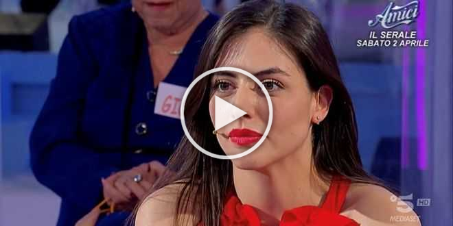 Uomini e Donne, nuove avances a Federica Aversano: “Quel neo sulle labbra…”