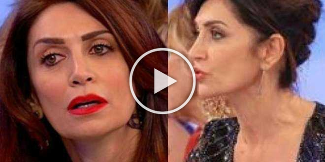 Uomini e Donne anticipazioni, Barbara De Santi dà di matto e lancia oggetti contro i cavalieri