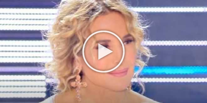 Barbara d’Urso sciocca il web: “Un coltello mi squarcia l’anima”