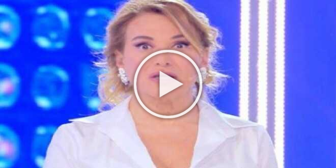 Barbara d’Urso fuori da Pomeriggio Cinque: la decisione dei vertici di Mediaset