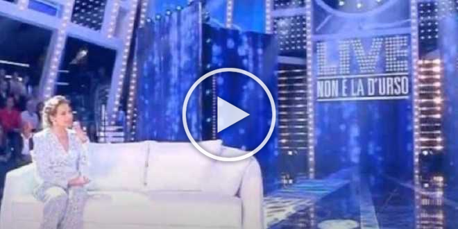 Fine di un’epoca per Barbara d’Urso: Mediaset ha deciso che deve lasciare lo studio