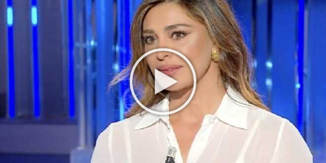 Belen Rodriguez, nota conduttrice la insulta: “Basta una camicia bianca per sembrare santa”