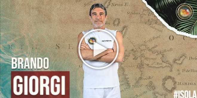 Isola dei Famosi 2021, Brando sempre più lontano dal gruppo?