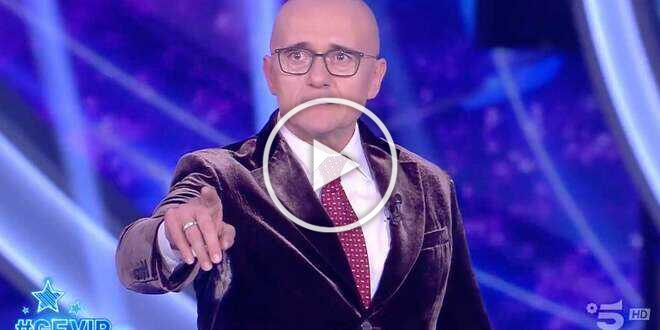 Grande Fratello 2023, bufera mediatica su Alfonso Signorini: c’entra Alex Schwazer