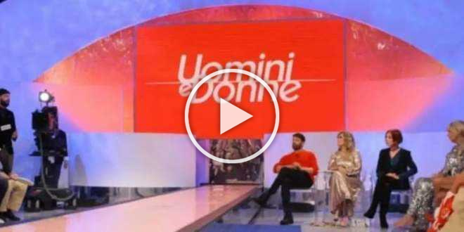 A Uomini e Donne cambia tutto: addio trono classico e trono over, la nuova formula
