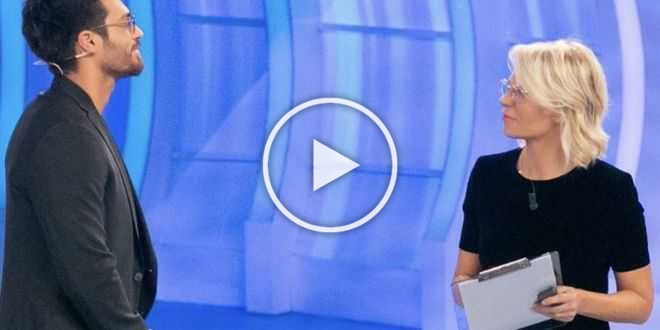 C’è posta per te, Can Yaman emoziona tutti e fa un grande regalo a Maria De Filippi