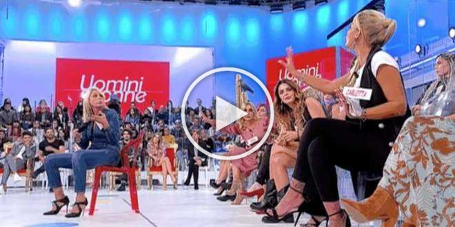 Uomini e Donne, chi sceglie gli abiti delle dame? Svelato il mistero