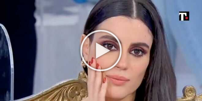 Uomini e Donne, corteggiatore di Lavinia Mauro beccato mano nella mano con una donna