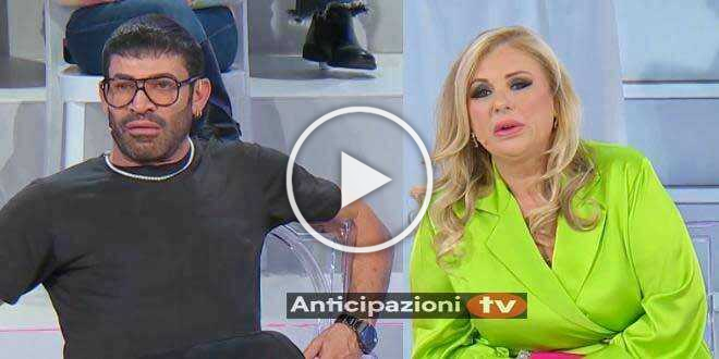 Uomini e Donne, ex cavaliere al veleno su Gianni Sperti e Tina Cipollari: gravi accuse contro gli opinionisti
