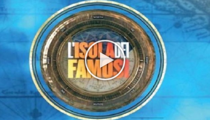 Isola dei Famosi, ex naufraga disperata: “Uno stalker mi perseguita da due anni”