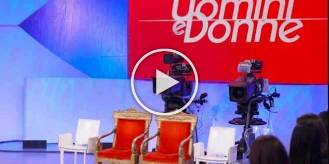 Uomini e Donne, ex tronista molto contestato esce allo scoperto con un’ex Velina