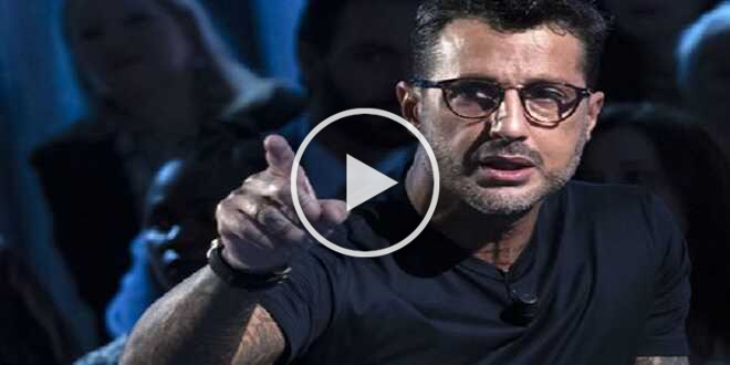 Fabrizio Corona indagato per diffamazione per il caso scommesse: ecco cosa rischia