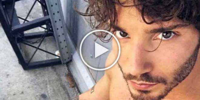 Famosa conduttrice si scaglia contro Stefano De Martino: “Ricollegasse il cervello”