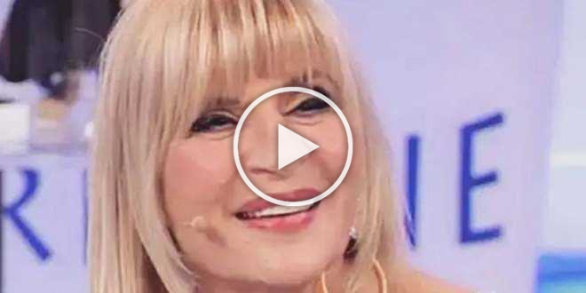 Uomini e Donne gossip, la feroce ironia contro Gemma: “Regala la passerina”
