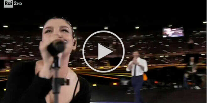 Festa scudetto Napoli, è gelo tra Emma Marrone e Stefano De Martino: lei non lo saluta