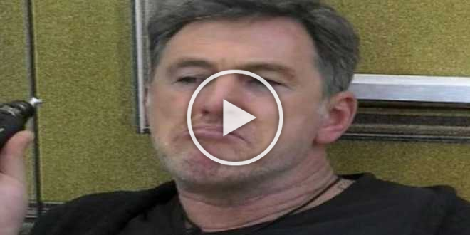 Grande fratello vip 5, Filippo Nardi raccoglie i peli pubici in Casa e sbotta: “Siete sporchi”