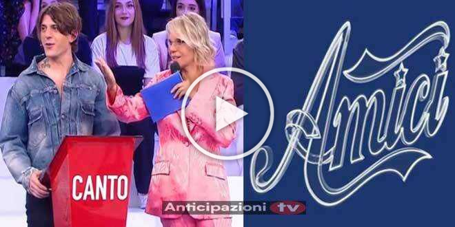 Amici 23, la frecciatina di Rkomi scuote il web: ecco a chi si riferiva