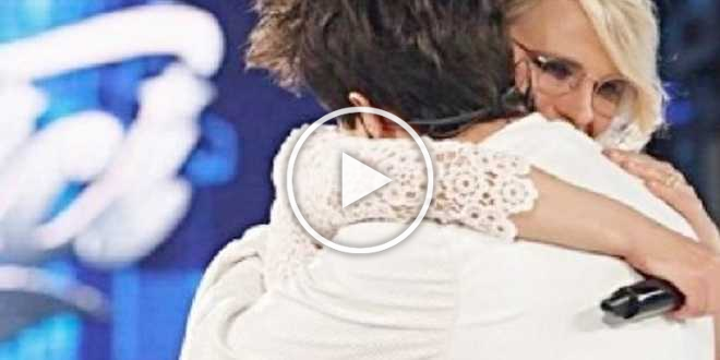 Funerali Michele Merlo, presenti i volti di Amici assente Maria De Filippi