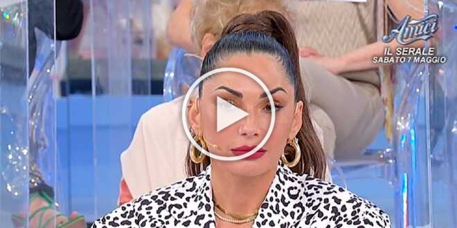 Uomini e Donne, la furia di Ida Platano: “Questo non ve lo permetto, vi denuncio!”