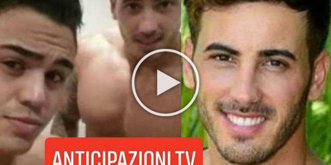GF Vip 2020, Ivan Gonzalez nudo in doccia con un uomo