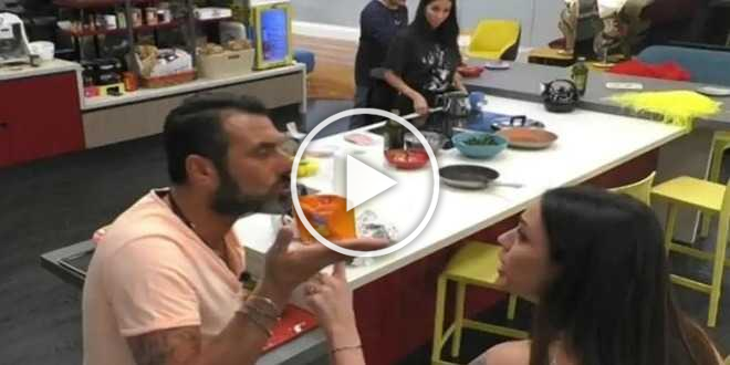 GF Vip 4, urla e insulti tra Sossio e Teresanna: “Sei un cane! Co…one!”