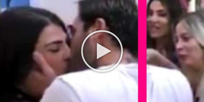 GF Vip 5, i gieffini giocano al bacio sotto il vischio e i Salemelli si lasciano andare