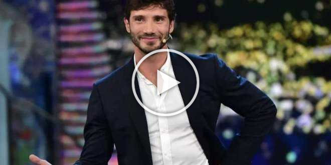 Imbarazzo a Made in Sud, Stefano De Martino preso in giro su Belen