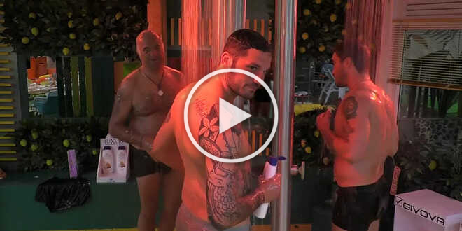 GF Vip, incidente intimo nella Casa: la vestaglia si apre e si vede tutto!
