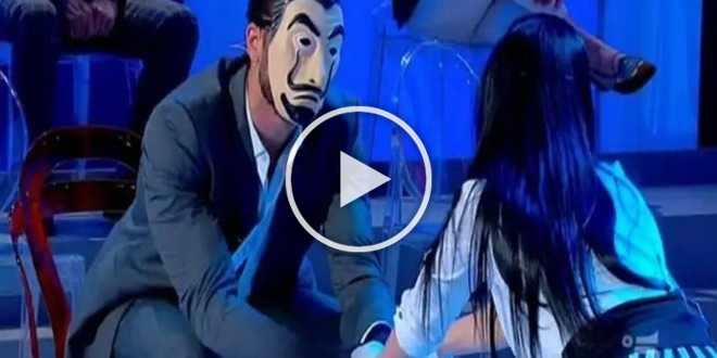 Uomini e Donne, intervista esclusiva all’Alchimista: perché si maschera? cosa prova per Giovanna?