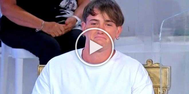 Uomini e Donne, Joele fa uno strano tatuaggio per ricordare il programma