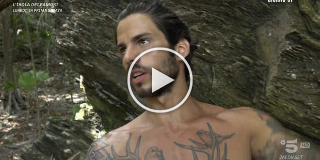 Isola dei Famosi, Luca Daffré svela che significato ha il cervo tatuato sul petto