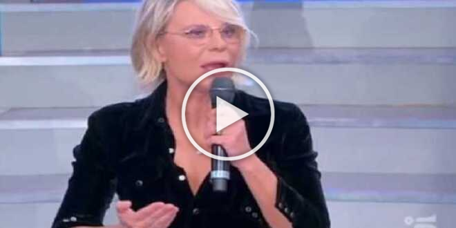 Uomini e Donne, maretta tra Maria De Filippi e i vertici Mediaset? Scoppia la polemica