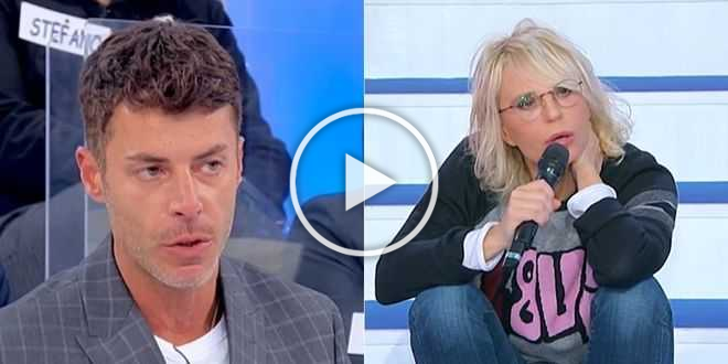Uomini e Donne, Maria De Filippi “caccia” un cavaliere: “Per me puoi andartene ora”