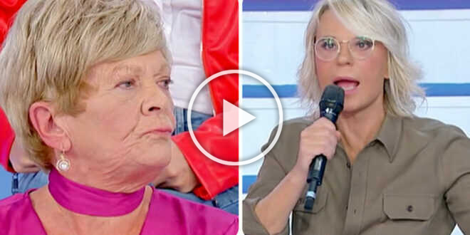 Uomini e Donne, Maria De Filippi caccia Pinuccia? La conduttrice furiosa con la dama 70enne