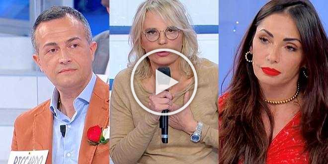 Uomini e Donne, Maria De Filippi esasperata mette Riccardo e Ida spalle al muro: la decisione