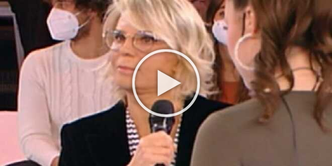 Amici 22, Maria De Filippi ci ripensa: mostrerà i filmati della notte di Capodanno?