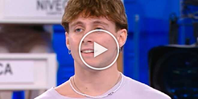 Serale di Amici 22, Maria De Filippi offre un lavoro ad Alessio Cavaliere: ecco cosa farà