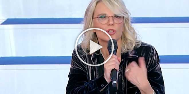 Uomini e Donne, Maria De Filippi fa una scenata in studio: la reazione del web