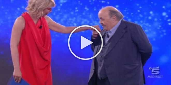 Maria De Filippi scossa dal lutto improvviso: “Perderlo è drammatico e tristissimo”
