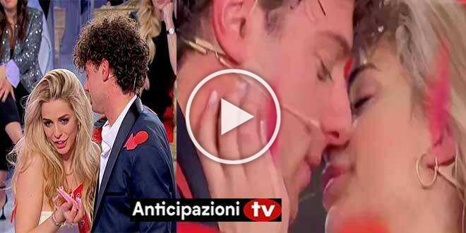 Uomini e Donne, Maria De Filippi fa una sorpresa a Federico e Carola: ecco di che si tratta