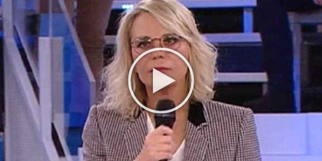 Uomini e Donne, Maria De Filippi sostituita? Al suo posto un’amata conduttrice