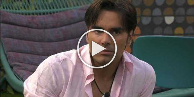 GF Vip 2020, Massimiliano Morra scoppia a piangere: il gesto di Tommaso Zorzi