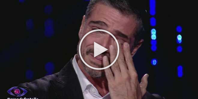 Massimiliano Varrese crolla in lacrime al Grande Fratello: potrebbe trattarsi di un lutto