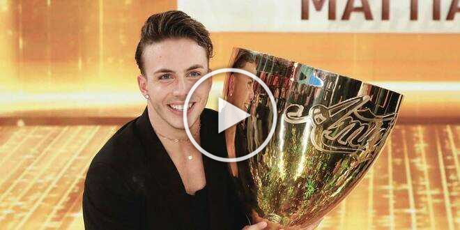 Mattia Zenzola torna a casa dopo Amici 22: la sorpresa e i presenti alla festa