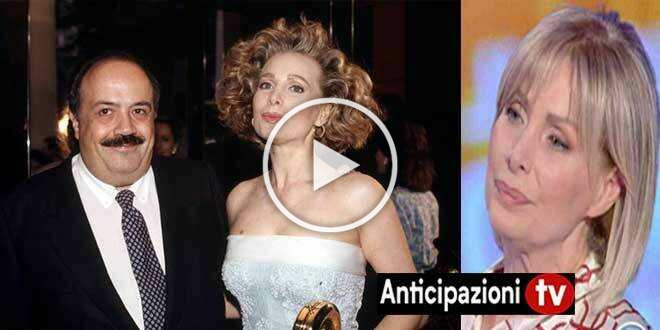 Addio a Maurizio Costanzo, la foto di Marta Flavi fa scandalo sui social