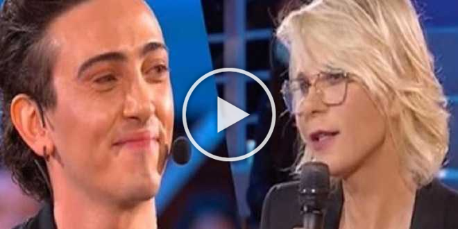 Michele Bravi rompe il silenzio: il commovente ringraziamento a Maria De Filippi